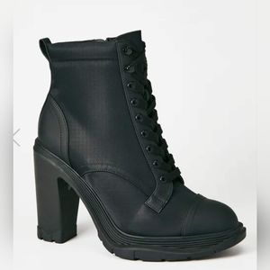 NEW $35 Size 8.5 Ankle Boot